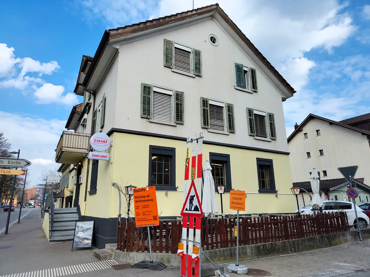 Man sieht ein Restaurant von aussen.